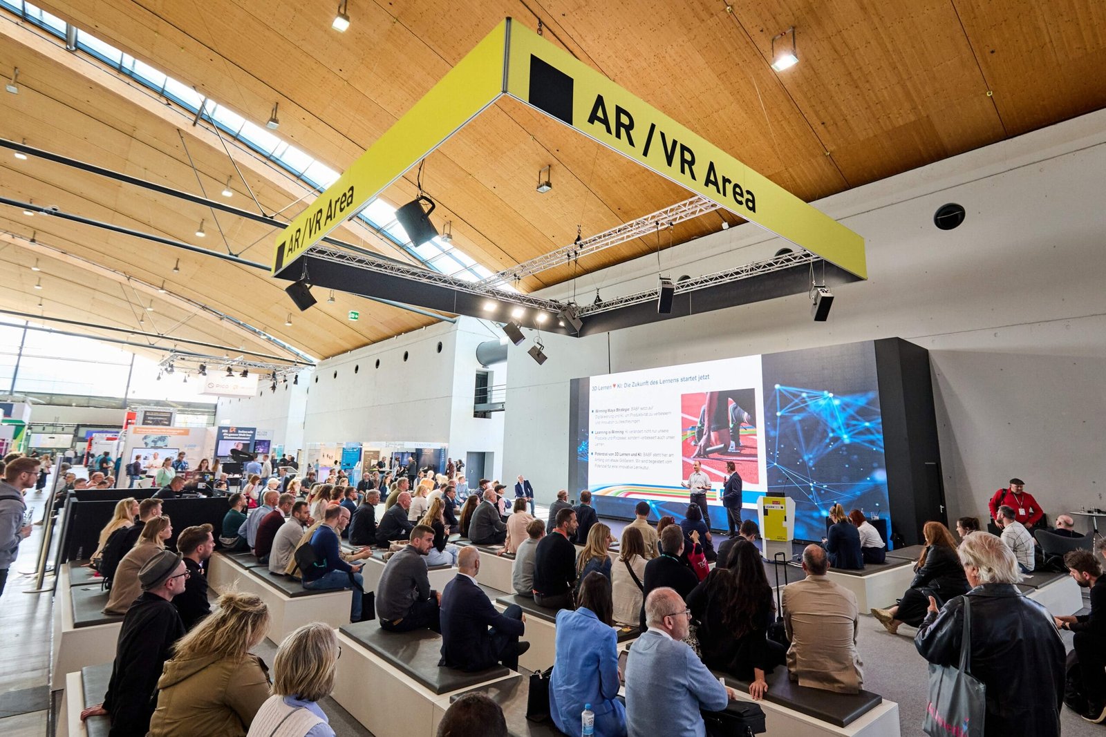 Vortrag im AR/VR-Bereich auf einer Messe mit Publikum
